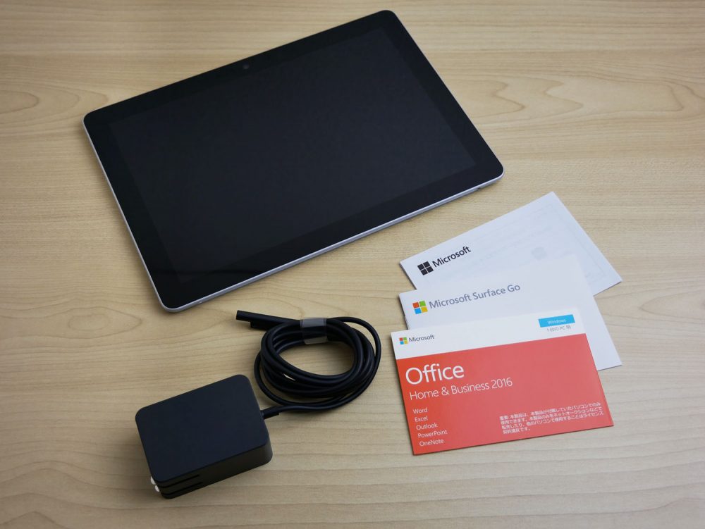 Surface Goと付属品