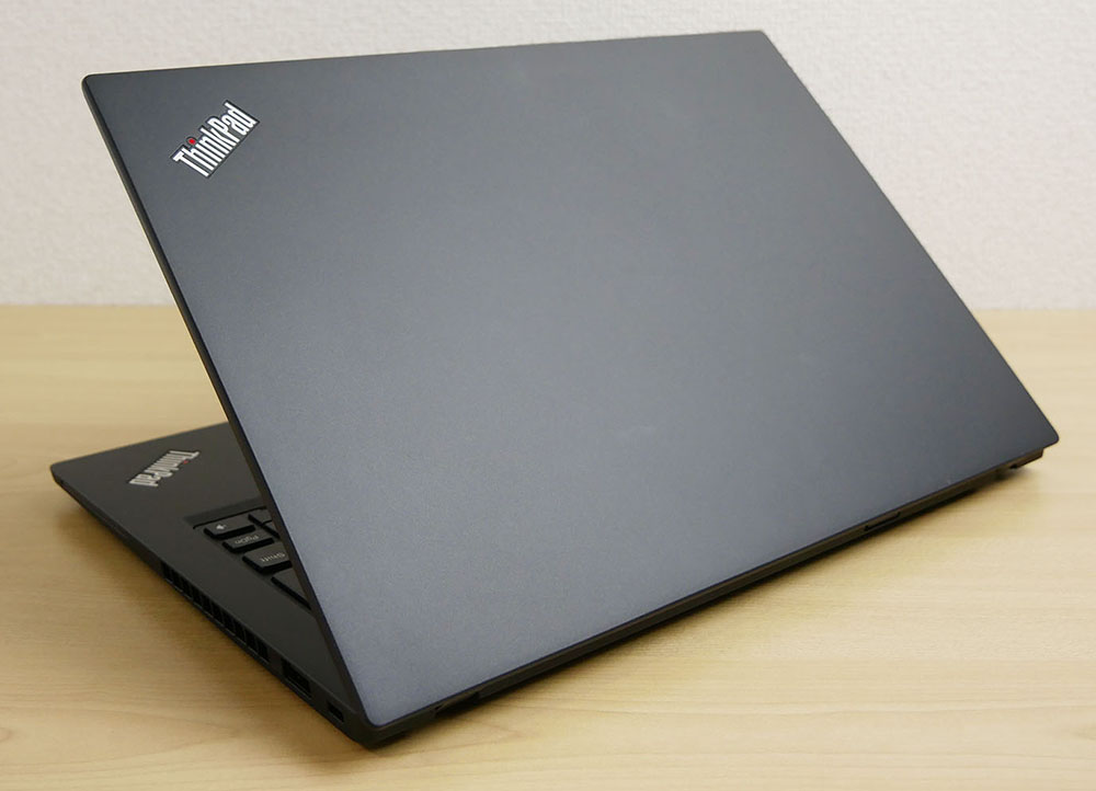 ThinkPad X280の天板側からのショット