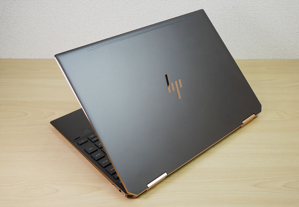 「HP Spectre x360 13」アッシュブラックの外観