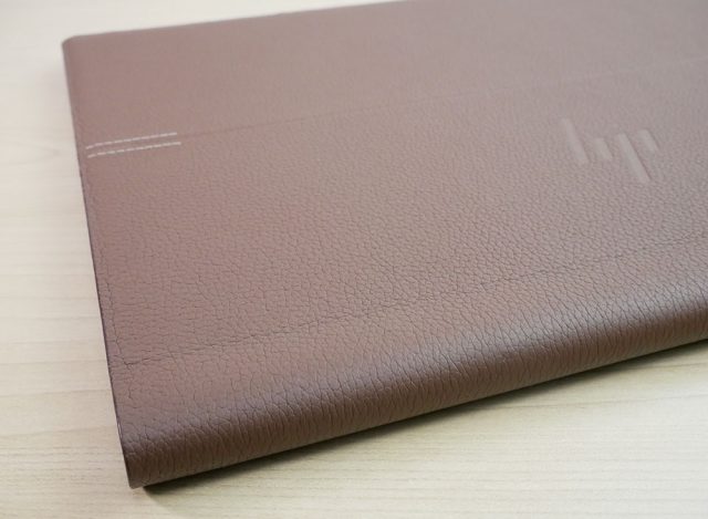 HP Spectre Folio 13の革部分