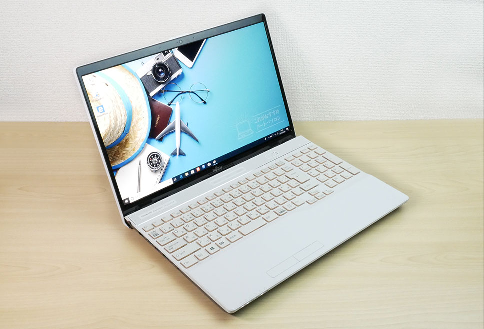 富士通　LIFEBOOK WA3/D1の外観。斜め上からのカッコいいアングル