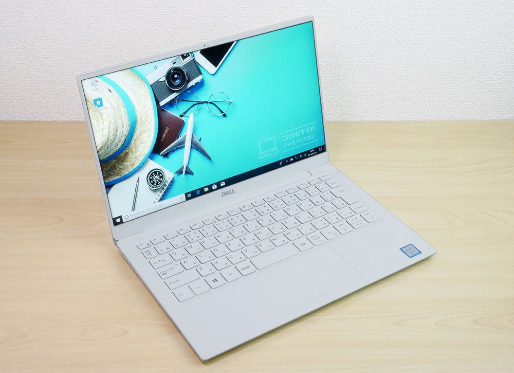 デル XPS 13（9380）の外観。斜め上からのカッコいいアングル