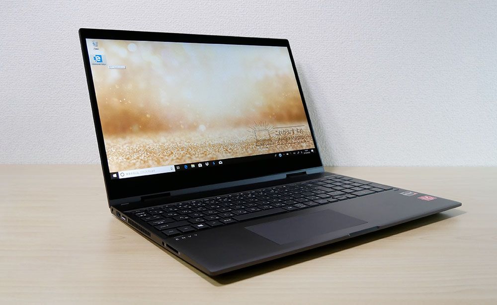 HP　ENVY 15 x360の外観。斜め上からのカッコいいアングル