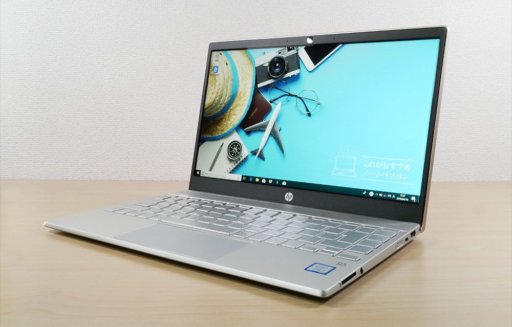 HP　Pavilion 13-an0000の外観。斜め上からのカッコいいアングル