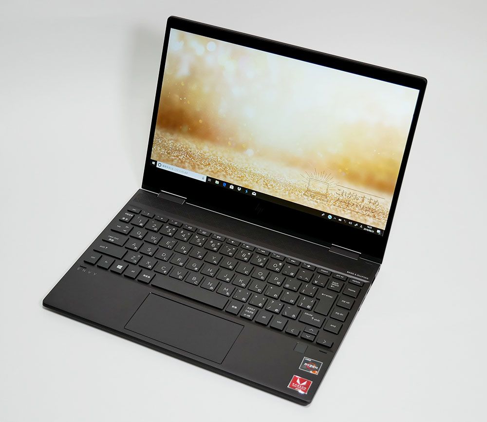 HP ENVY x360 13-arの外観。斜め上からのカッコいいアングル