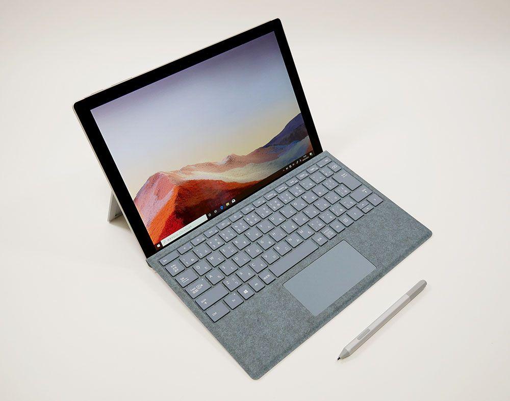 マイクロソフト　Surface Pro 7の外観。斜め上からのカッコいいアングル