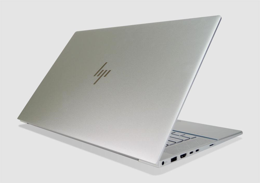 HP ENVY 15の外観 天板側から斜め上