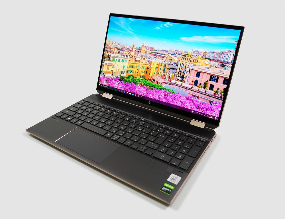 HP　Spectre x360 15の外観。斜め上からのカッコいいアングル