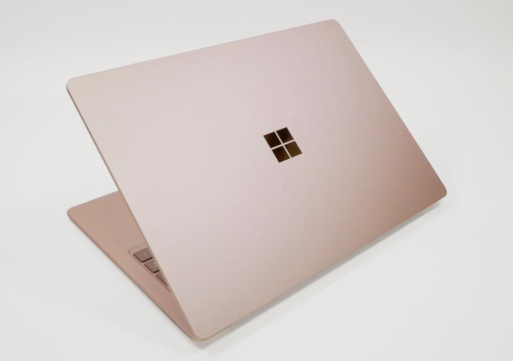 Surface Laptop 3の外観 天板側から斜め上