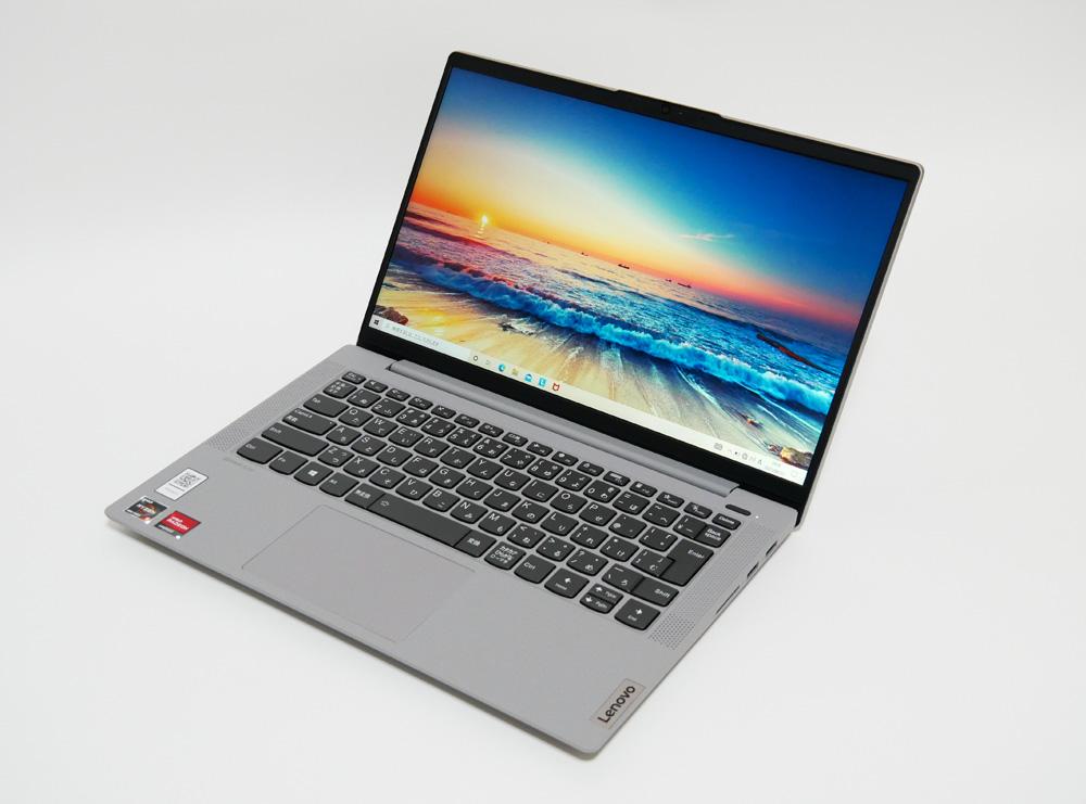 レノボ　IdeaPad Slim 550 14型の外観。斜め上からのカッコいいアングル