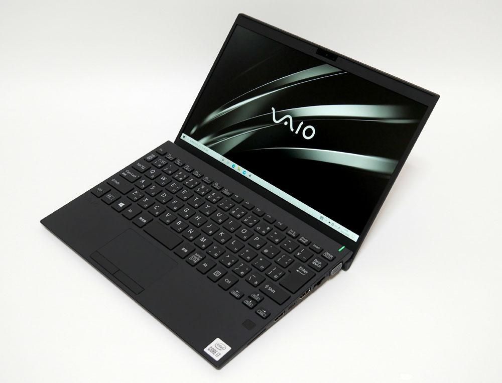 VAIO SX12の外観。斜め上からのカッコいいアングル