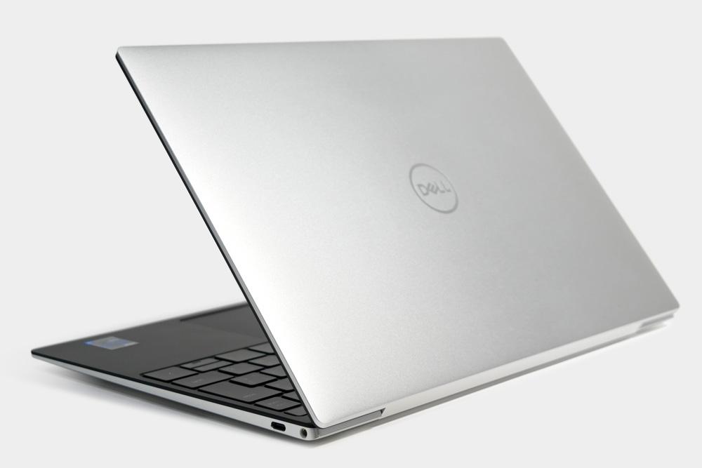 XPS 13（9310）の外観 天板側から斜め上