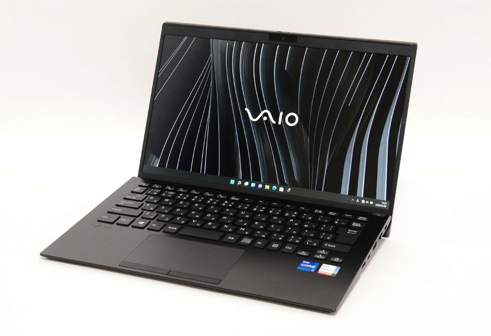 VAIO SX14の外観。斜め上からのカッコいいアングル