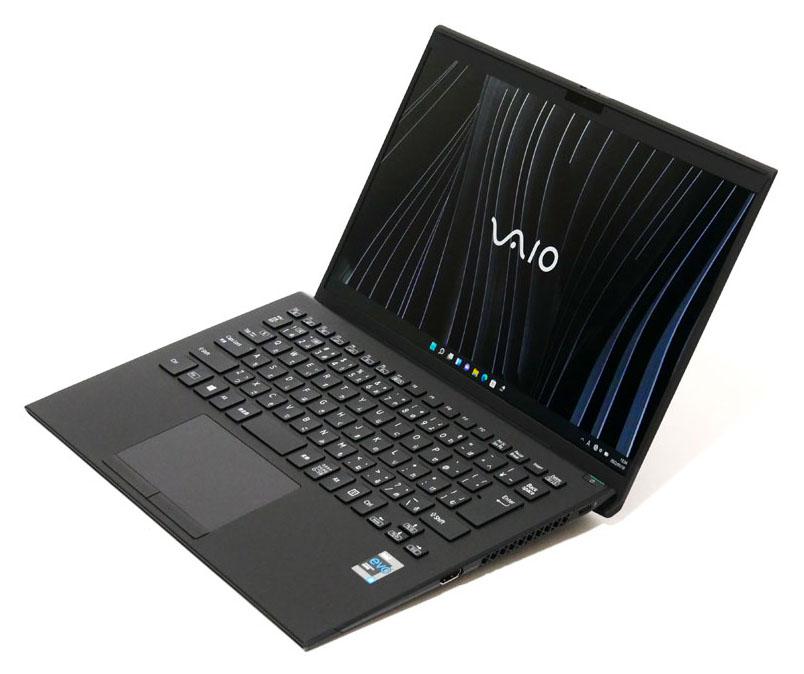 VAIO Zの外観。斜め上からのカッコいいアングル