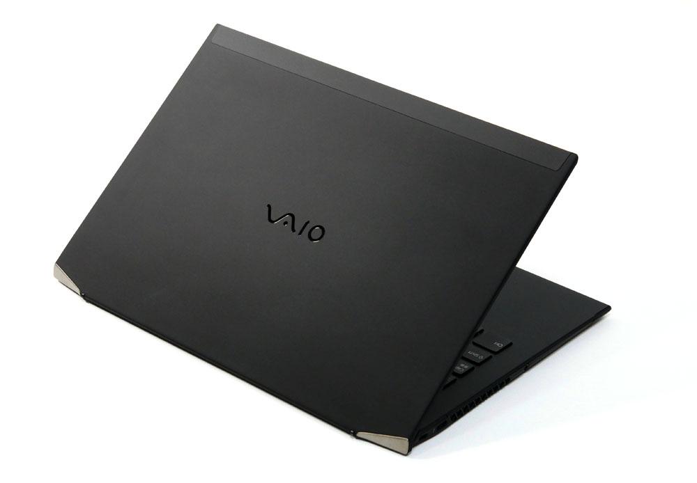 VAIO Zの外観 天板側から斜め上