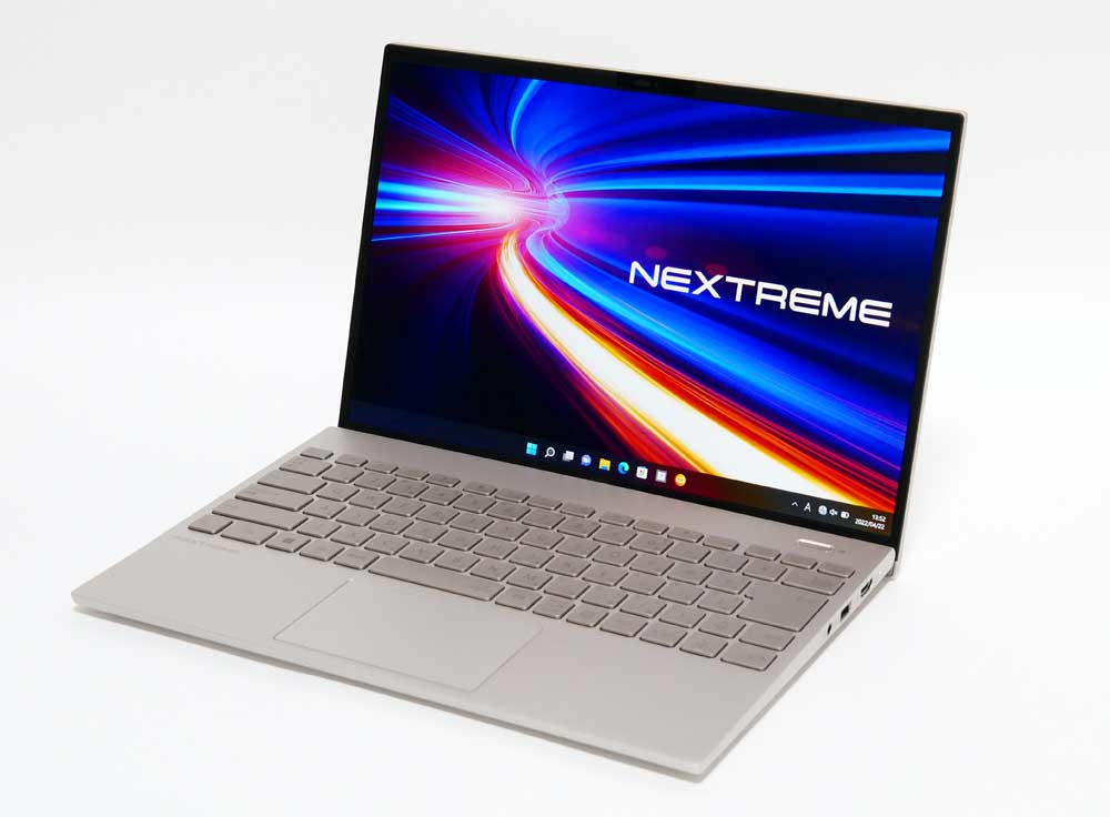 NEC LAVIE NEXTREME Carbonの外観　見映え