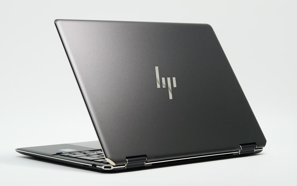 HP Spectre x360 14-efの外観 天板側から斜め上