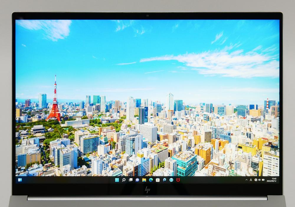 HP ENVY 16のディスプレイ正面