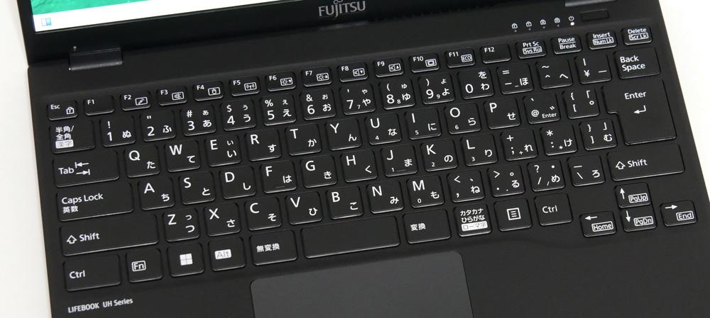 キーボードを斜め上からアップ