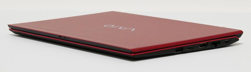 VAIO SX12 ファインレッドを折りたたんだ様子：斜め上から