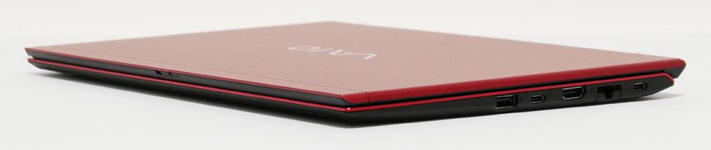 VAIO SX14 ファインレッドを折りたたんだ様子：斜め上から