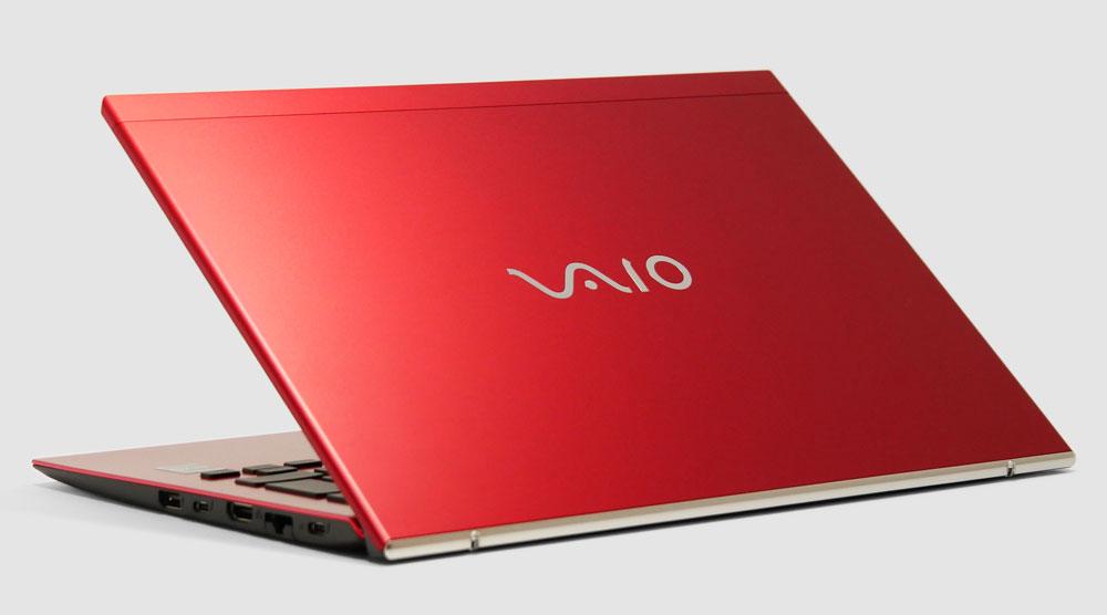 VAIO SX14 ファインレッドの外観 天板側