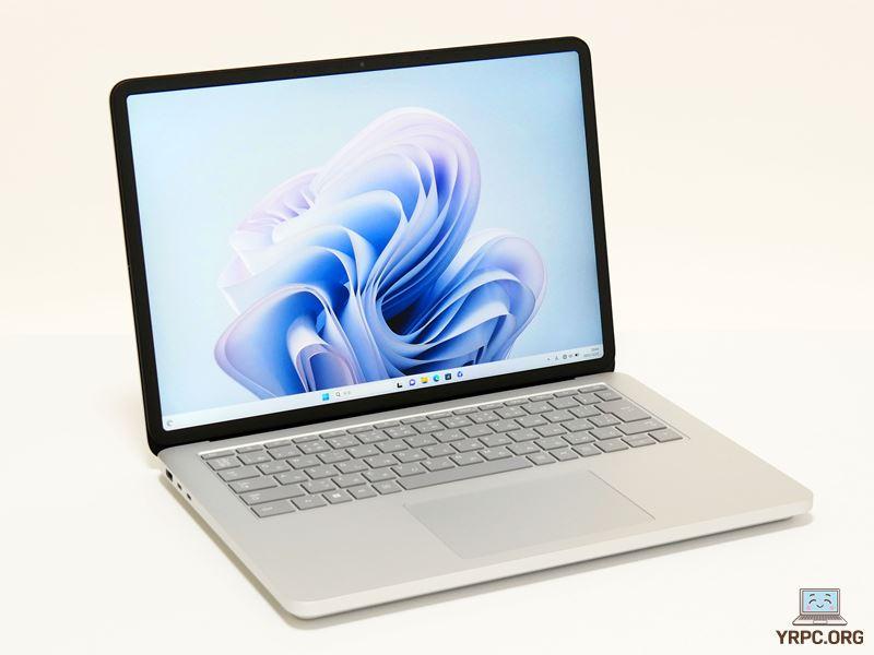 マイクロソフト　Surface Laptop Studio 2の外観。斜め上から