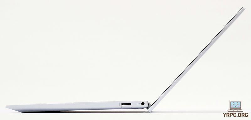 HP Pavilion Aero 13-beのディスプレイを開けるところまで開いたところ