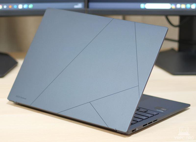 Zenbook 14 OLED UX3405MAの外観 天板側