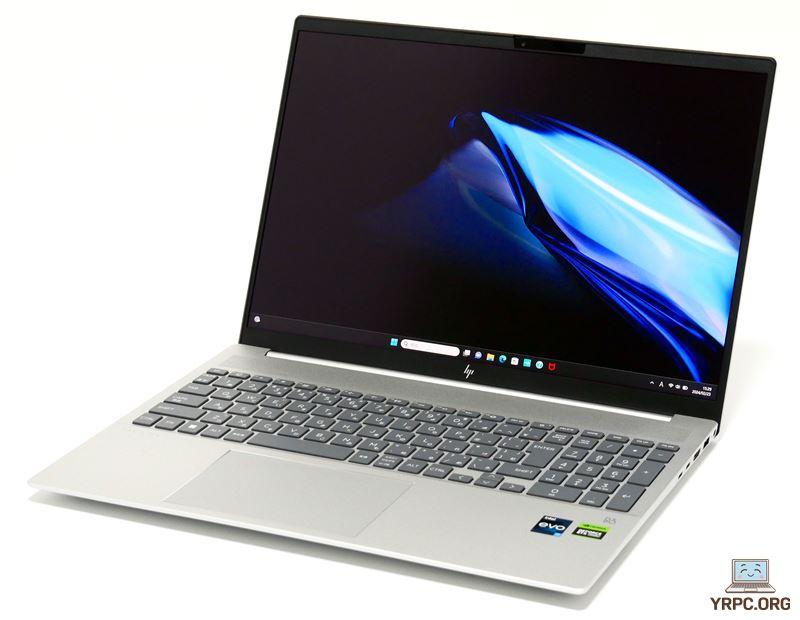 HP Pavilion Plus 16-abの外観。斜め上から