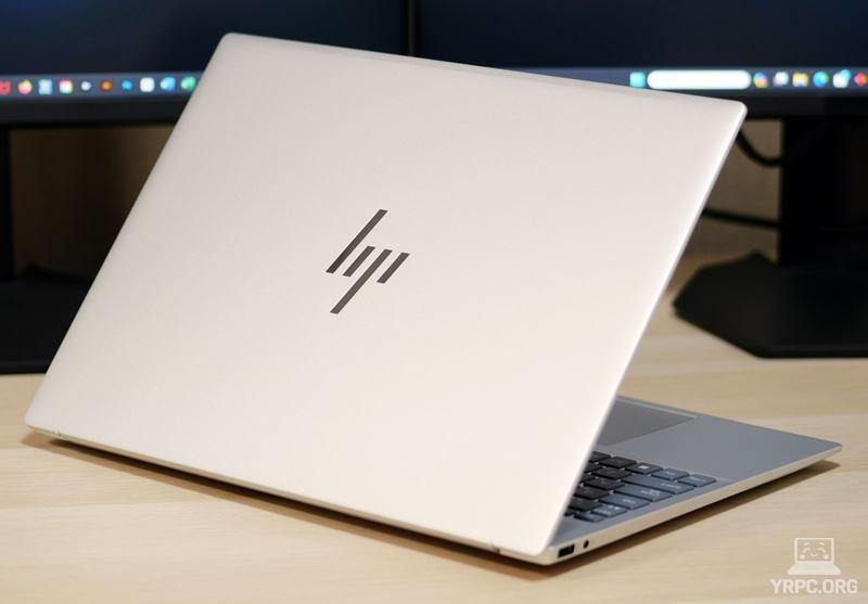 HP Pavilion Plus 16-abの外観 天板側