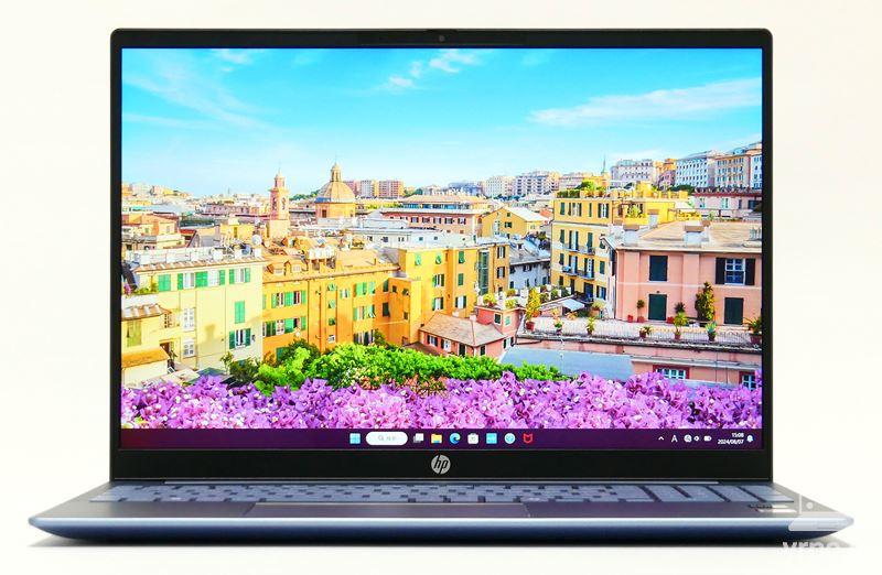 HP Pavilion 16-af（インテル）の外観・ディスプレイ側