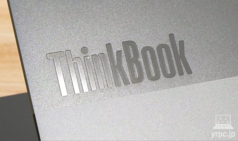 ThinkBook 13x Gen 4の天板ロゴのアップ