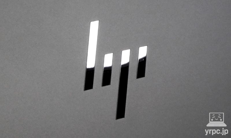 HP OmniBook X Flip 14-fmの天板ロゴのアップ