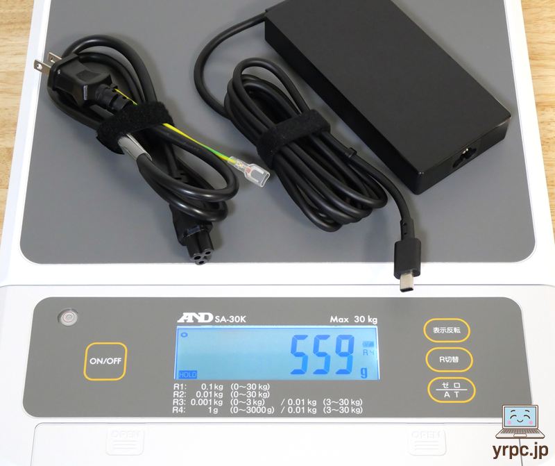 ASUS TUF Gaming A14 FA401UHのACアタプターの重さ：実測