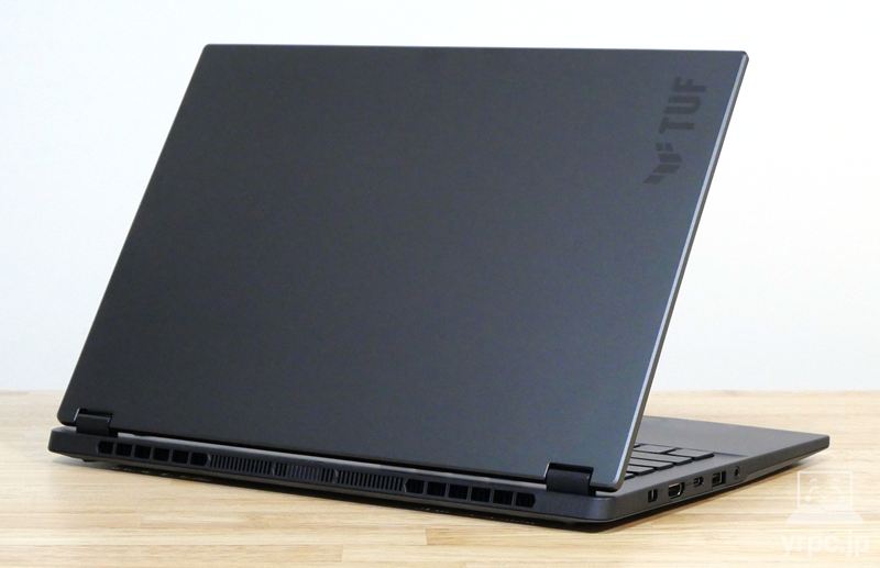 ASUS TUF Gaming A14 FA401UHの外観 天板側