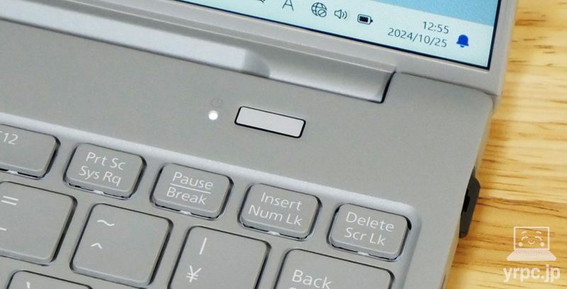 電源ボタン