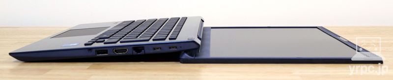 VAIO F14 (2025年6月発売モデル)のディスプレイを開けるところまで開いたところ