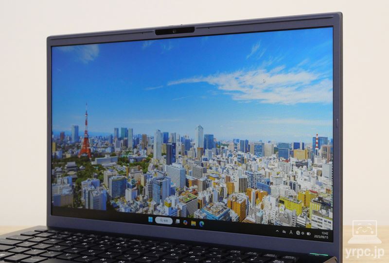 VAIO F14 (2025年6月発売モデル)の視野角チェック 横から見たところ