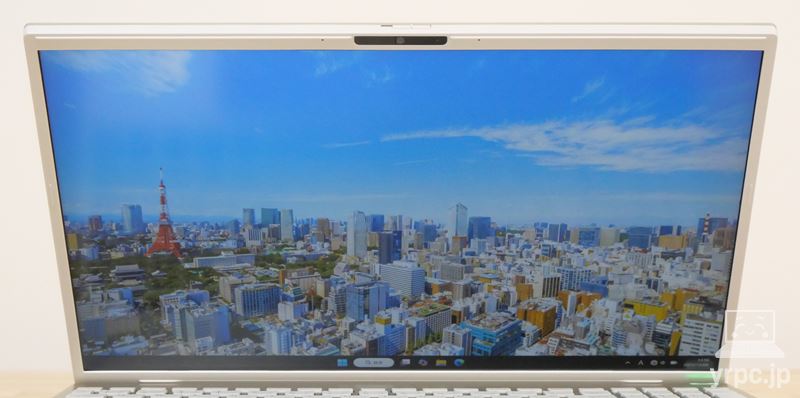 VAIO F16 (2025年6月発売モデル)の視野角チェック 上から見たところ