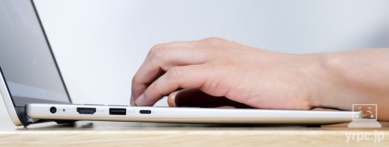 Dell 16のリフトアップヒンジ