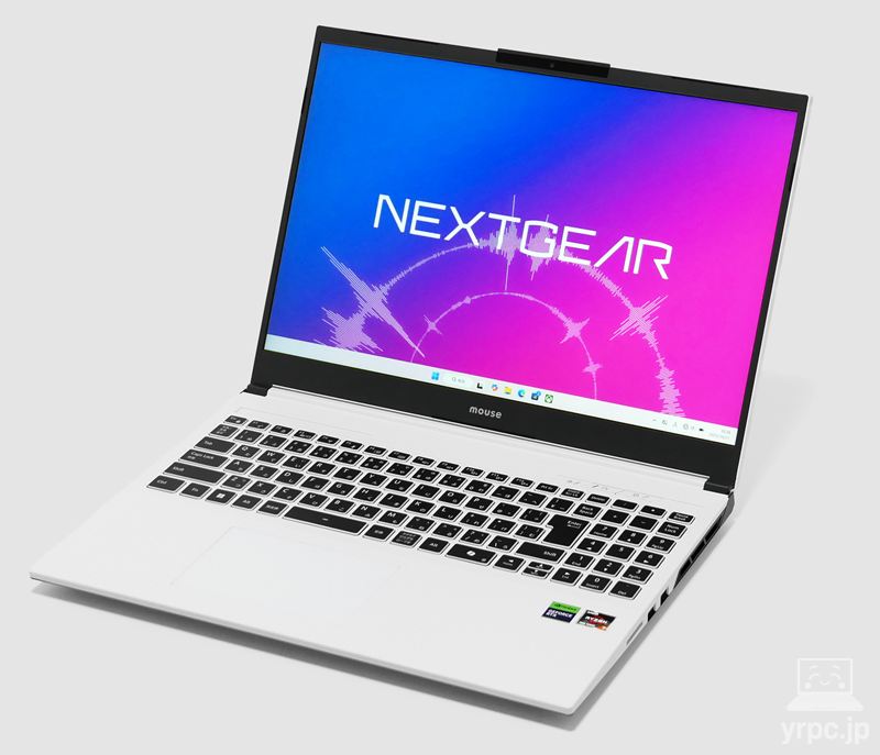 マウスコンピューター NEXTGEAR J6-A7G50WT-A（ホワイト）の外観。斜め上から