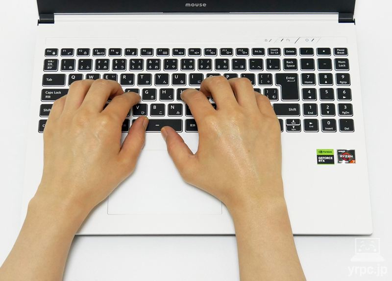 パームレストに手をのせたところ