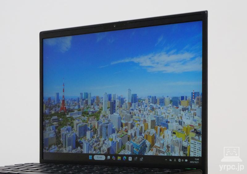VAIO S13 (2025年3月発売モデル)の視野角チェック 横から見たところ