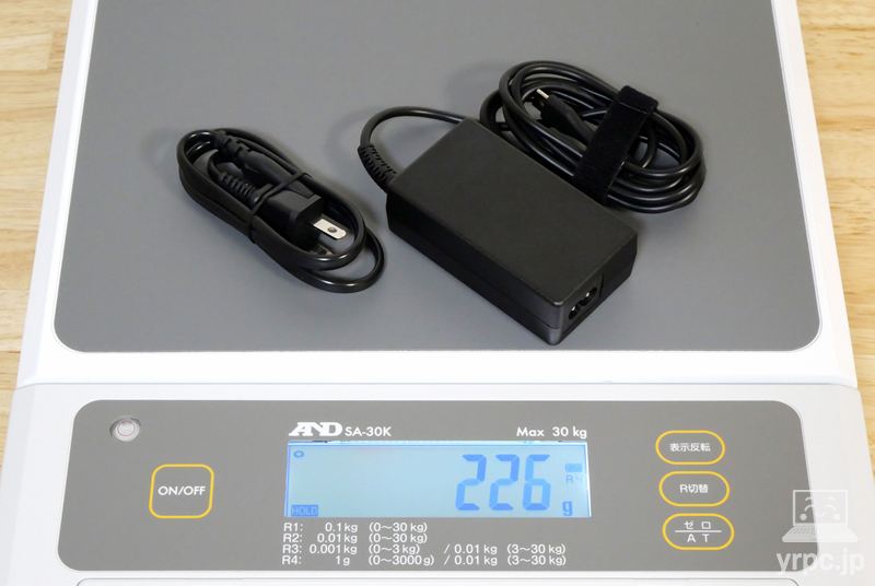 VAIO S13 (2025年3月発売モデル)のACアタプターの重さ:実測