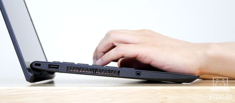 VAIO S13 (2025年3月発売モデル)のチルトアップ機構
