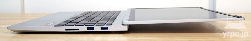 DAIV Z4-A9A01SR-Bのディスプレイを開けるところまで開いたところ