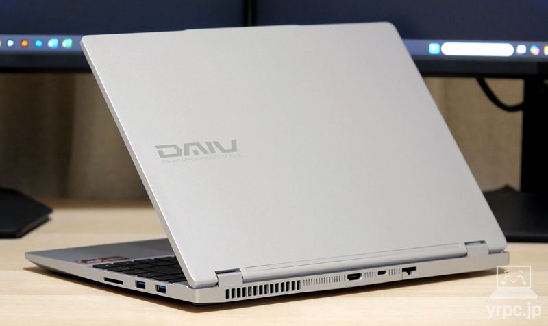 DAIV Z4-A9A01SR-Bの外観 天板側