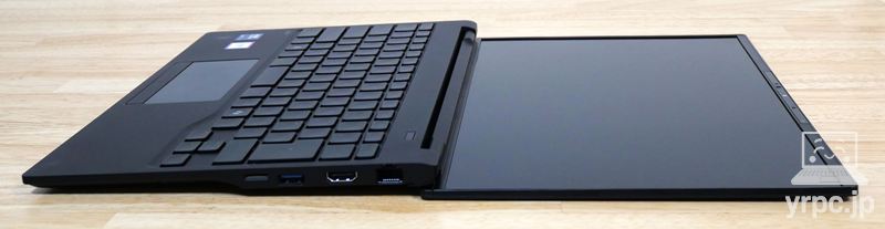 FMV WU5-K3のディスプレイを開けるところまで開いたところ