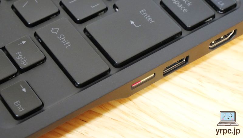 SDカードを挿しているところ